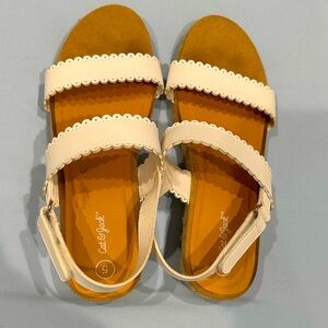 Cat and Jack Women’s White Sandal 
Women’s size 5